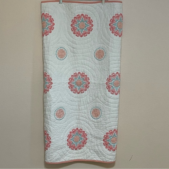 Levtex Baby Crib Embroidered Quilt Blanket EUC - Picture 2 of 8